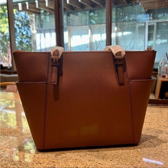 MICHAEL KORS Jet Set Leather Tote - Picture 9 of 10